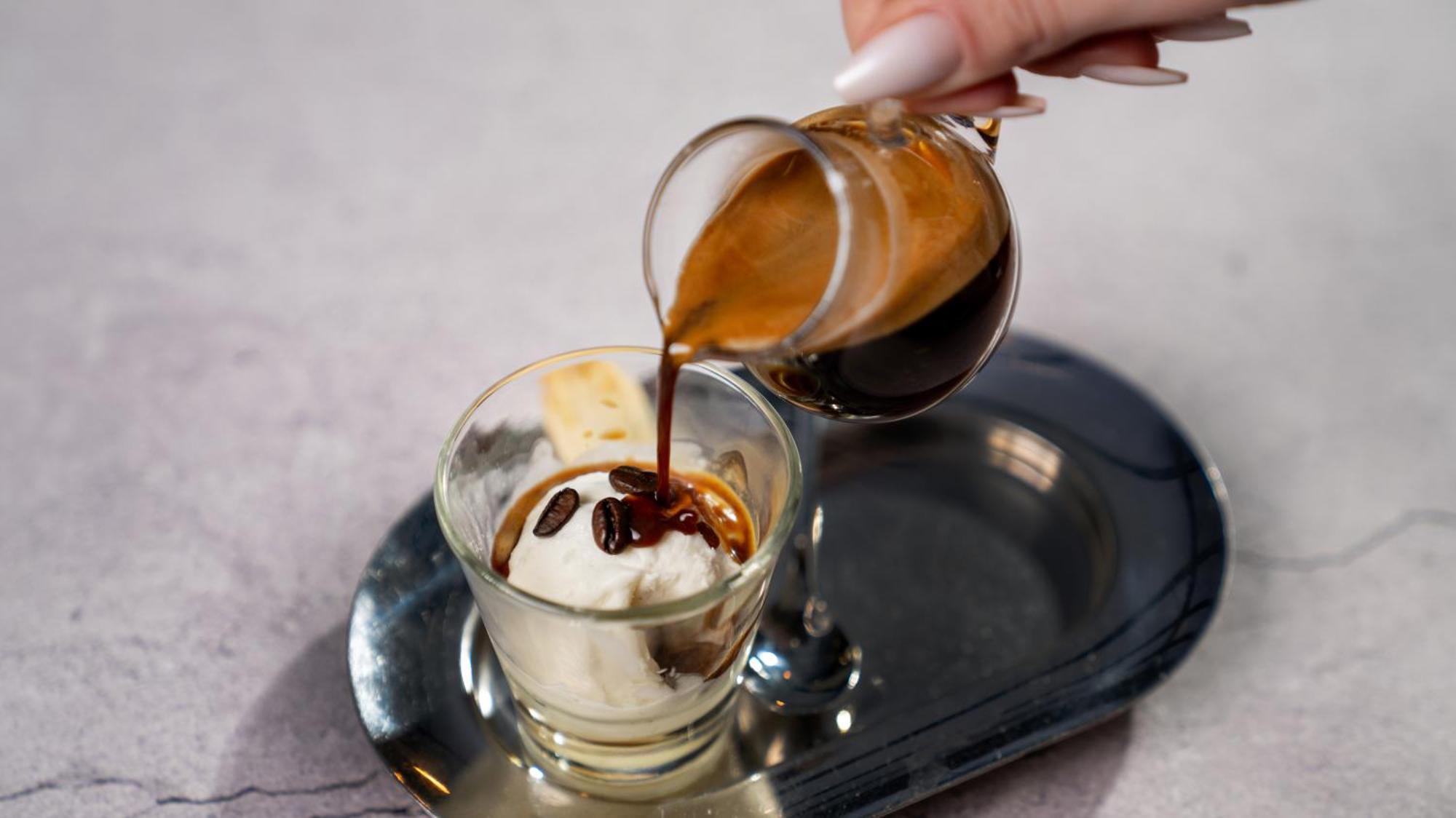 เดอะ บูลาวาร์ด อาร์จาน บาย โรตาน่า Hotel อัมมาน ภายนอก รูปภาพ Preparation of an affogato
