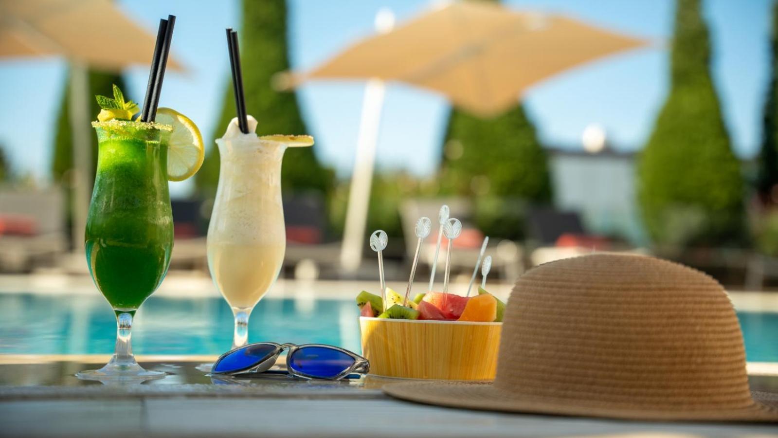 เดอะ บูลาวาร์ด อาร์จาน บาย โรตาน่า Hotel อัมมาน ภายนอก รูปภาพ Poolside at the hotel