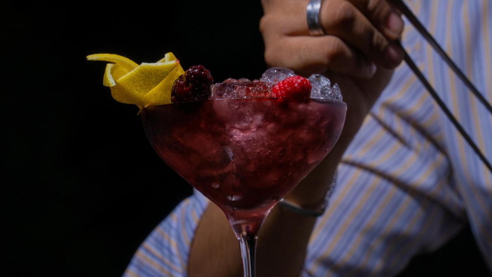 เดอะ บูลาวาร์ด อาร์จาน บาย โรตาน่า Hotel อัมมาน ภายนอก รูปภาพ A Kir Royale cocktail