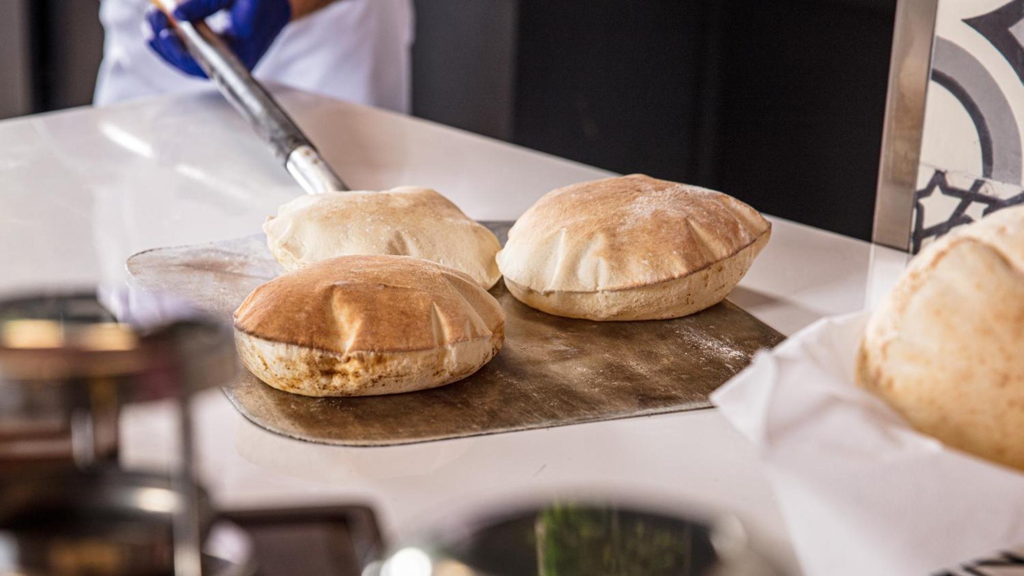 เดอะ บูลาวาร์ด อาร์จาน บาย โรตาน่า Hotel อัมมาน ภายนอก รูปภาพ Pita bread
