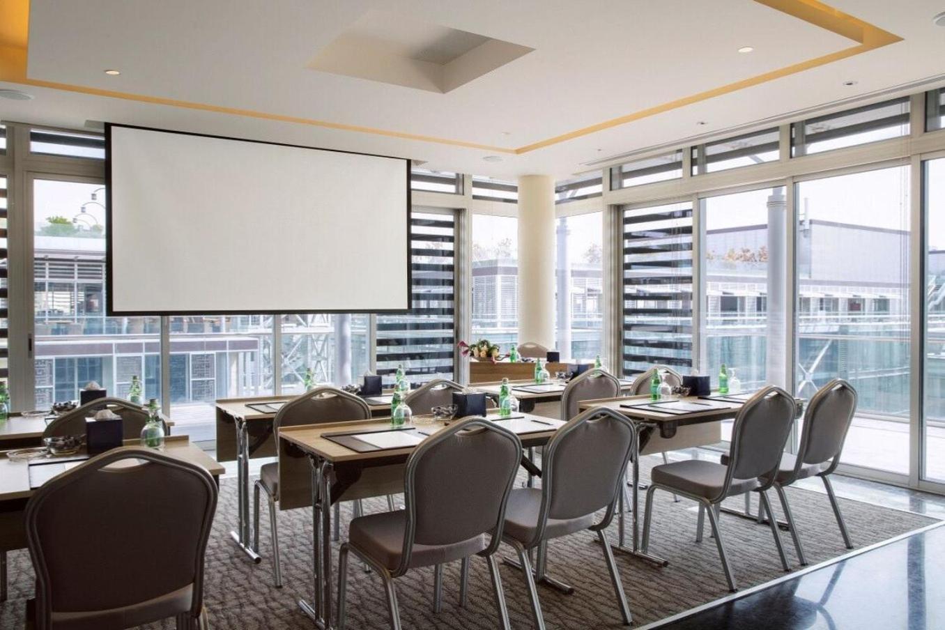 เดอะ บูลาวาร์ด อาร์จาน บาย โรตาน่า Hotel อัมมาน ภายนอก รูปภาพ Meeting room