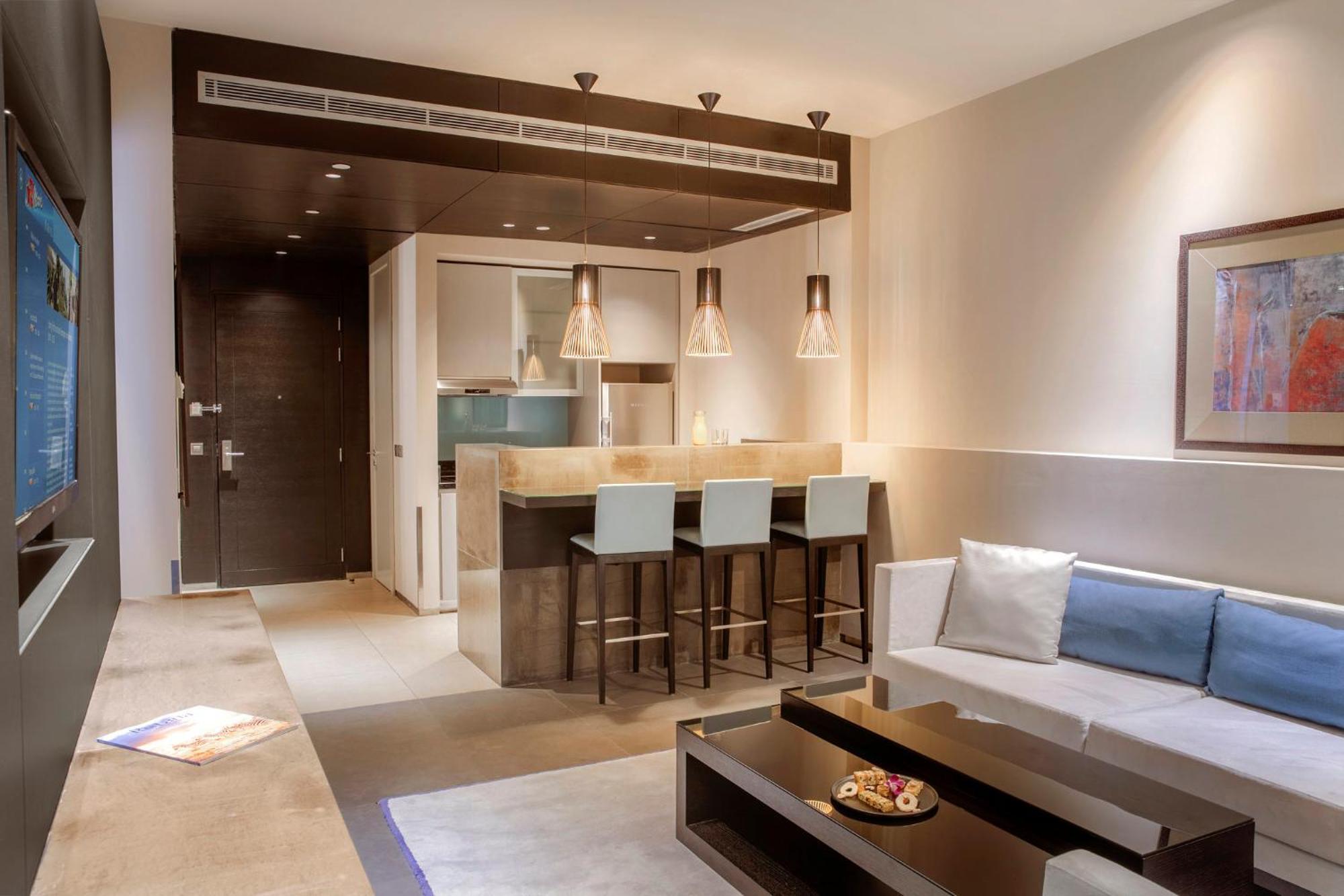 เดอะ บูลาวาร์ด อาร์จาน บาย โรตาน่า Hotel อัมมาน ภายนอก รูปภาพ A living room with a kitchenette