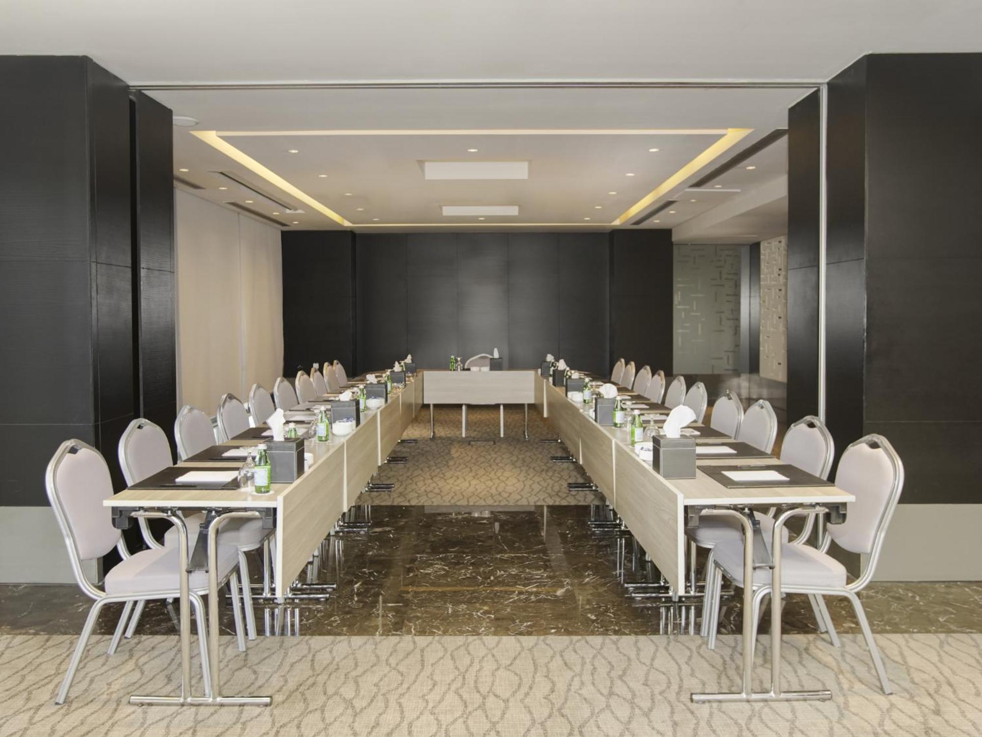 เดอะ บูลาวาร์ด อาร์จาน บาย โรตาน่า Hotel อัมมาน ภายนอก รูปภาพ Meeting room