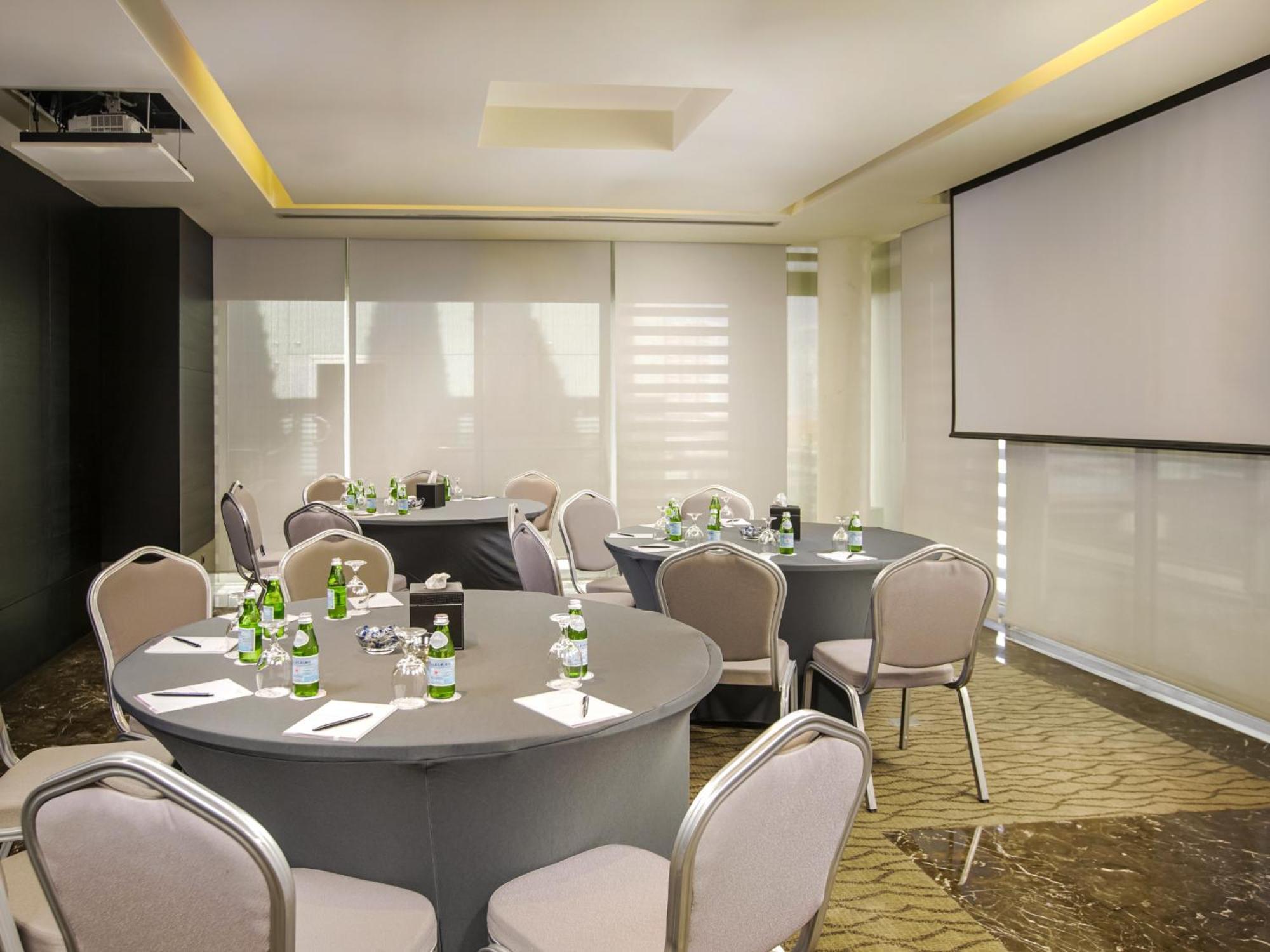 เดอะ บูลาวาร์ด อาร์จาน บาย โรตาน่า Hotel อัมมาน ภายนอก รูปภาพ Meeting room